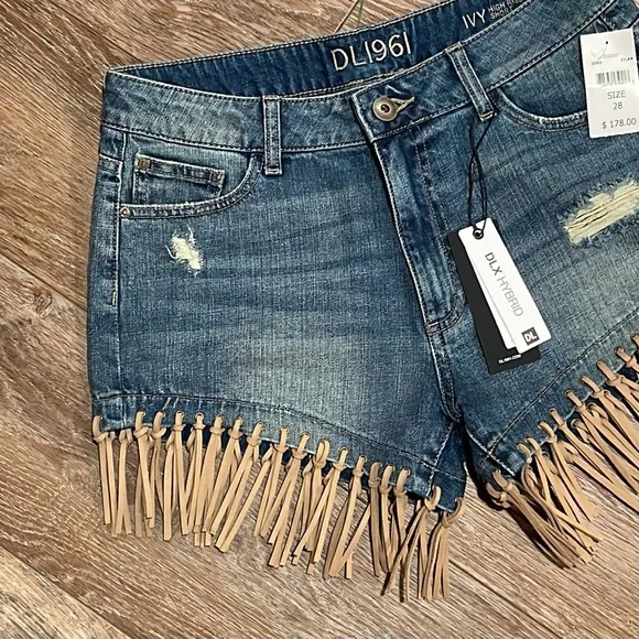 DL1961 IVY HIGH RISE FRINGED HEM DISTRESSED DENIM JEAN SHORTS **NWT** - Picture 5 of 12